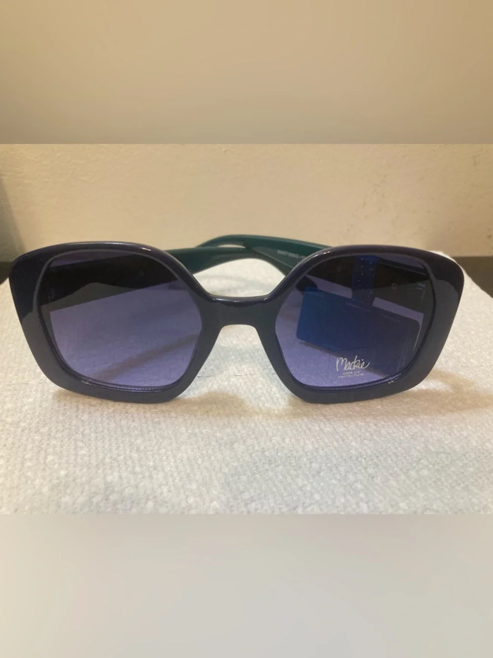 NWT Bob Mackie Navy and Green Square Sunglasses